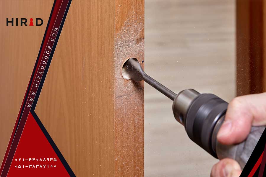 سوراخ کردن محل قفل درب با دریل